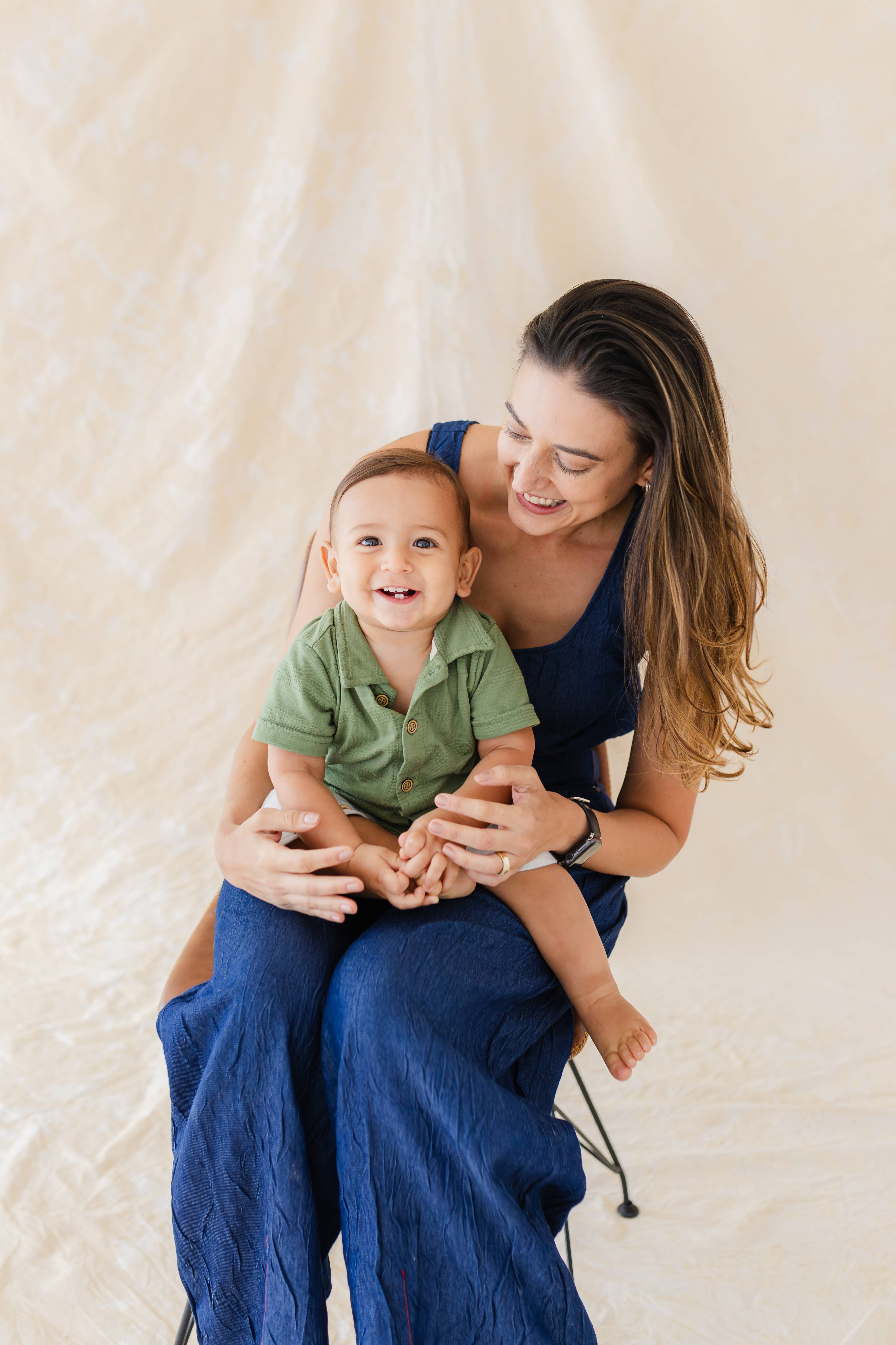 Mãe com bebê durante ensaio fotográfico dia das mães